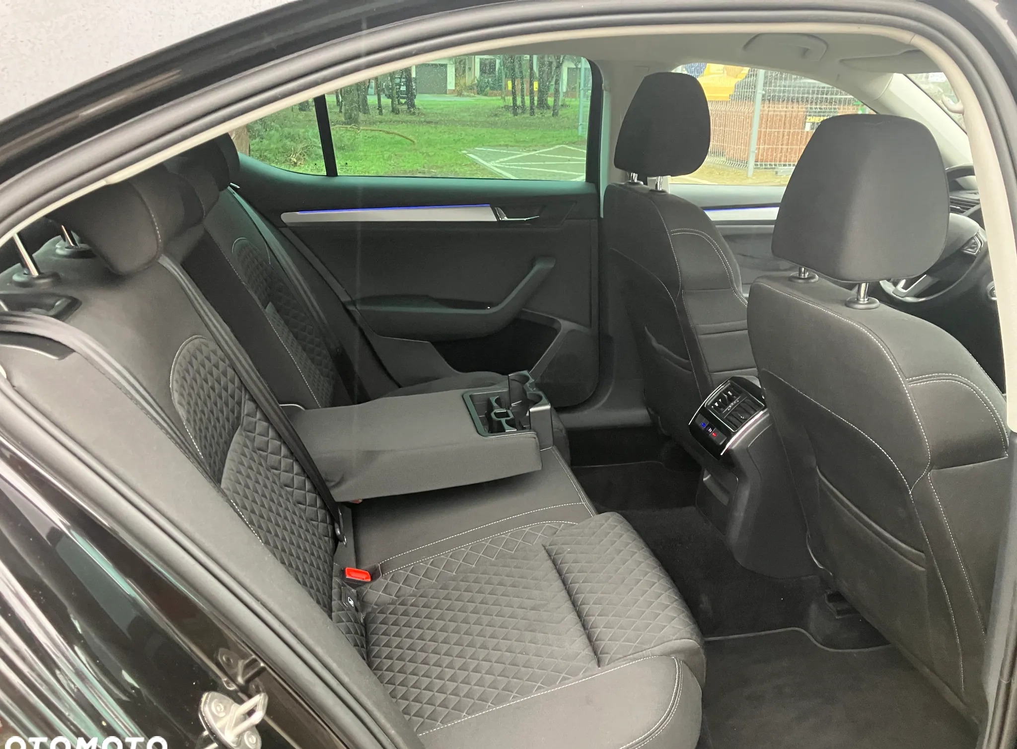 Skoda Superb cena 77800 przebieg: 189050, rok produkcji 2018 z Leszno małe 667